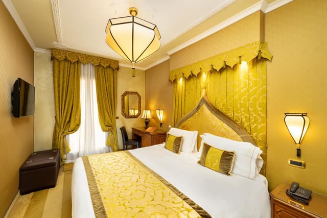 Deluxe Double Room with Canal View