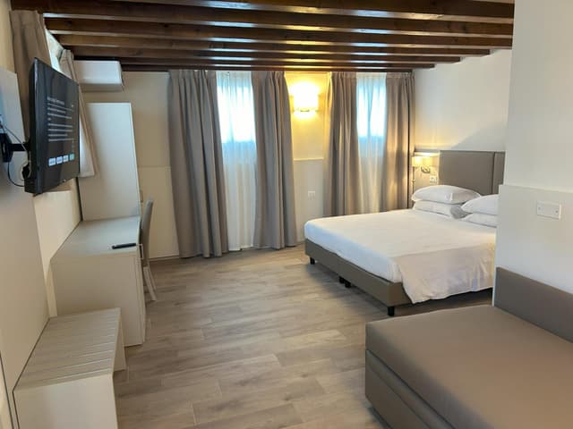 Large Double or Twin Room