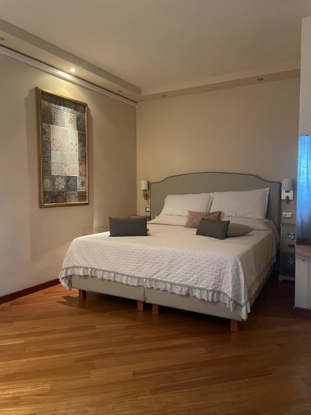 Deluxe Room (2 Adults + 1 Child)