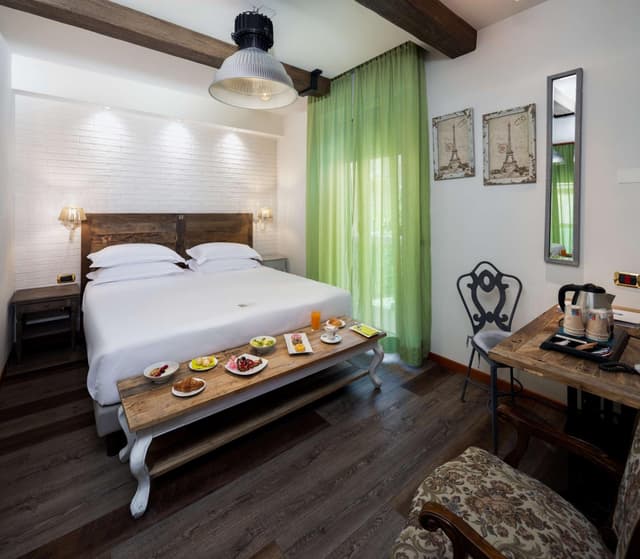 Deluxe Triple Room with Balcony and Sea View
