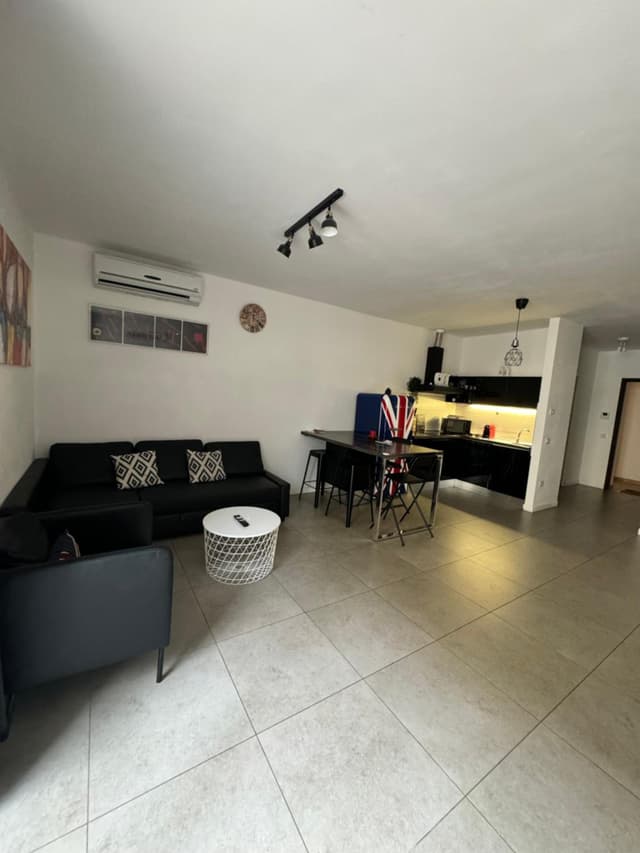 Celestes by London Apartment-Split Level