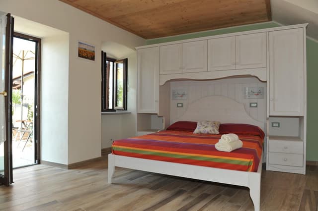 Large Double Room with Shared Bathroom