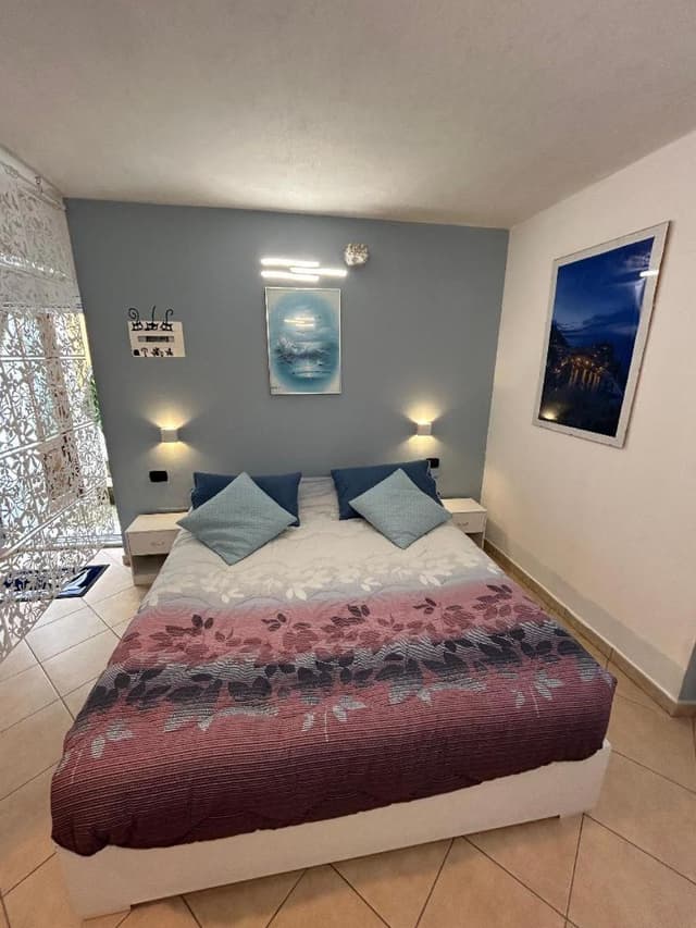 Deluxe Room (2 Adults + 1 Child)