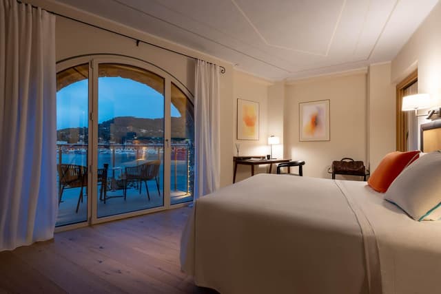 Deluxe Suite with Sea View