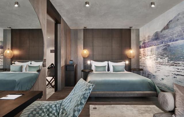 Suite with Hot Tub
