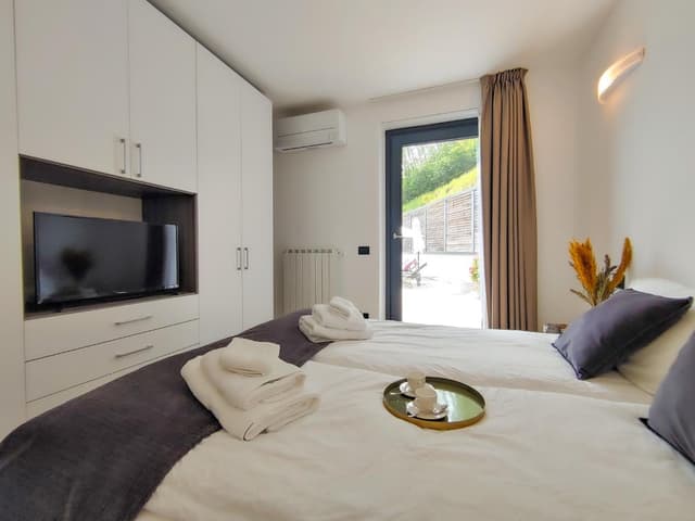Apartment with Lake View