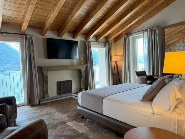 Suite with Lake View