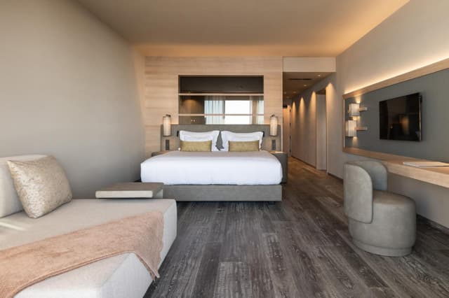Suite with Spa Bath