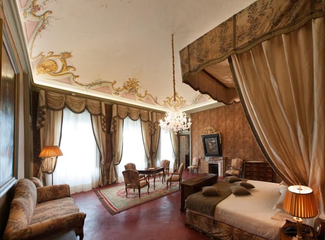 Deluxe King Suite