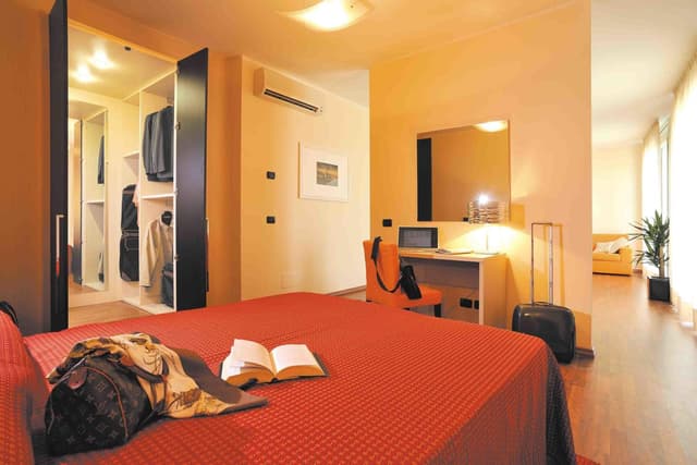 Deluxe Room (2 Adults + 1 Child)