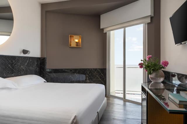 Superior Double or Twin Room with Partial Sea View