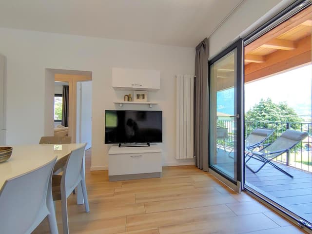 Apartment with Lake View