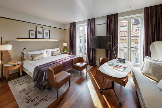 Deluxe Room King