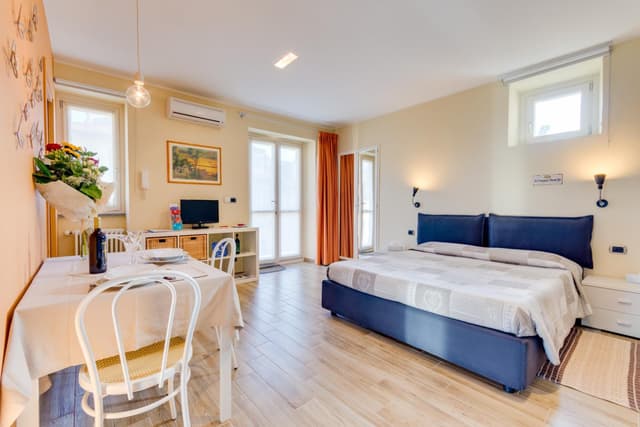 Studio (2 Adults)