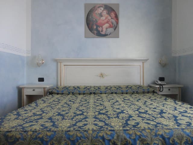 Double Room Single USE ( 1 Adult )
