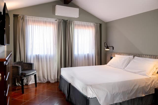 One-Bedroom Apartment - Annex