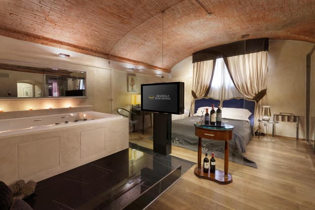 Suite with Spa Bath