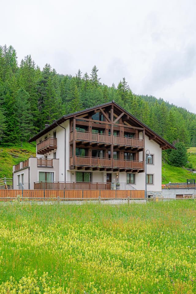 Two-Bedroom Deluxe Apartment with Balcony