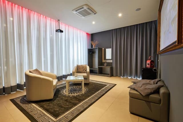 Deluxe Queen Studio