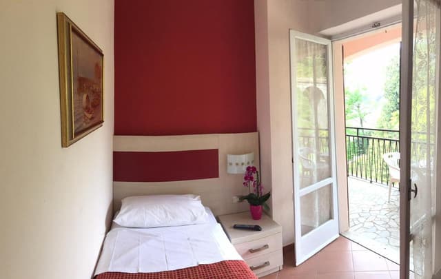 Single Room with Partial Lake View