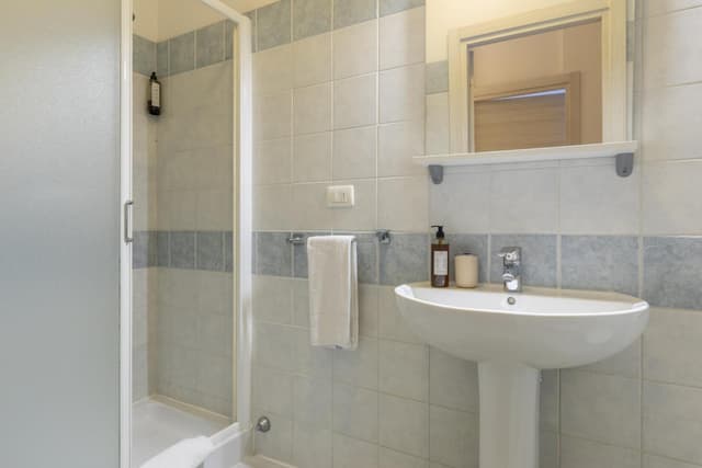 Single Room with Private External Bathroom