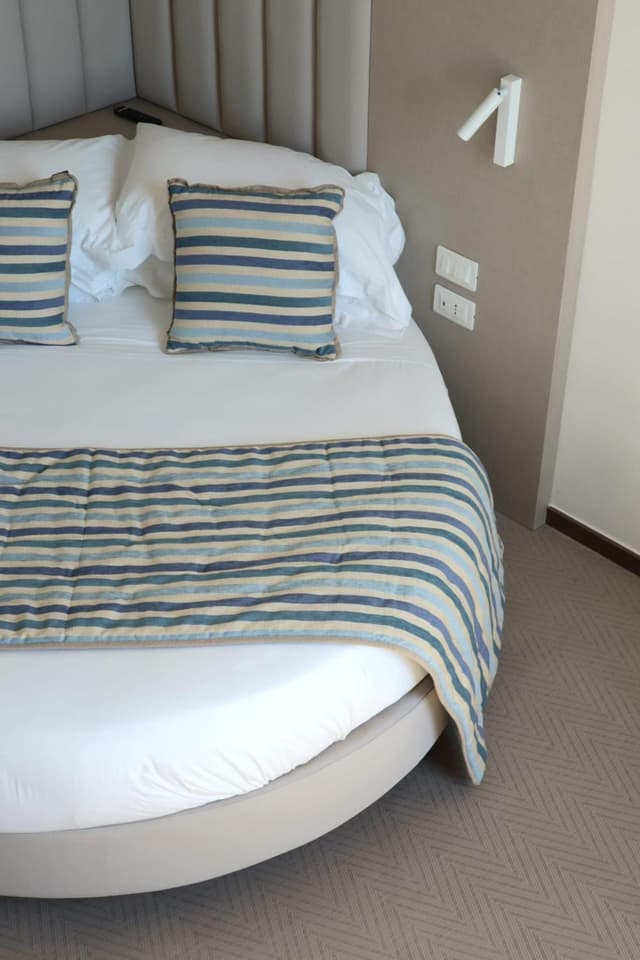 Comfort Queen Room with Sea View - Split Level/Non-Smoking