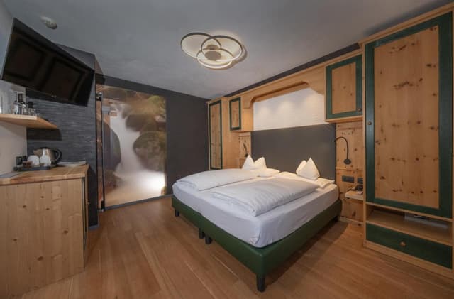 Deluxe Junior Suite with Mountain View
