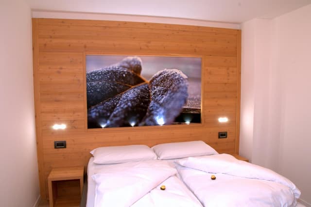 Family Room (3 Adults)