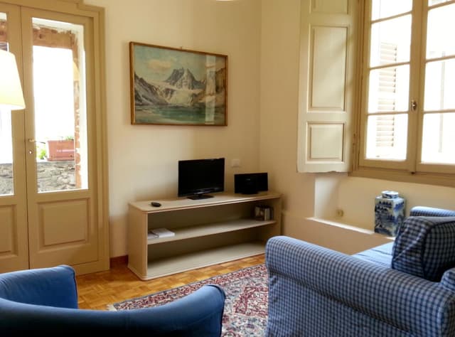 One-Bedroom Apartment with Mountain View