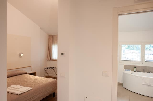 Queen Room with Spa Bath