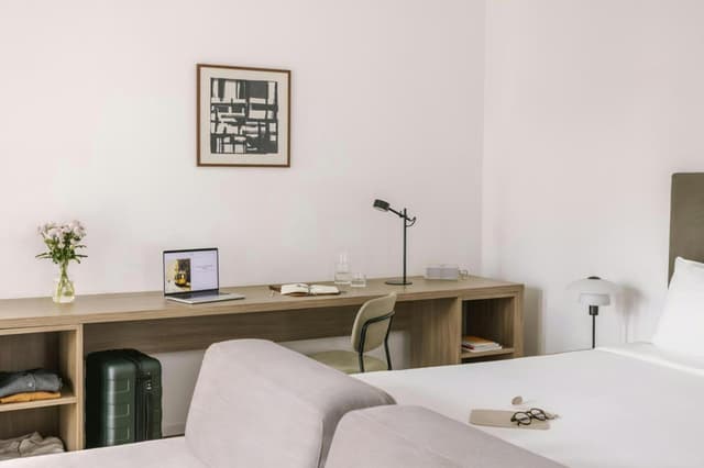 Deluxe Studio