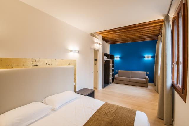 Deluxe One-Bedroom Apartment