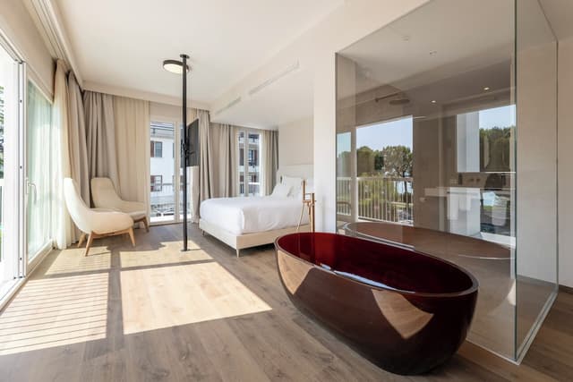 Deluxe Suite, Lake View