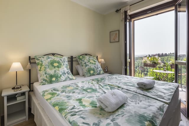 Traditional Room (Salvia)