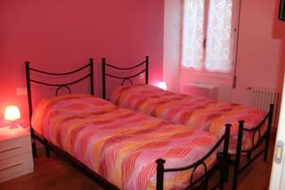 Classic Twin Room, 2 Twin Beds (Fucsia)