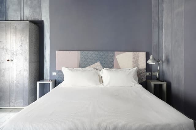 Medium Room with Sofa Bed