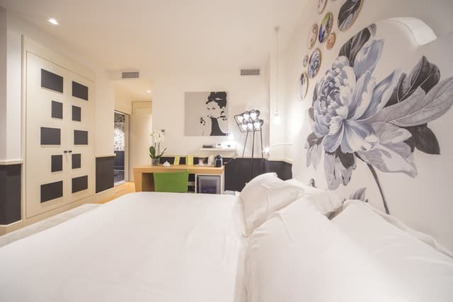 Basic Suite, Ensuite
