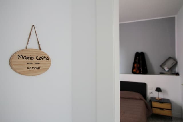 Mario Costa, 1 queen bed