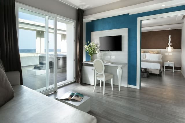 Luxury Suite (Stella)