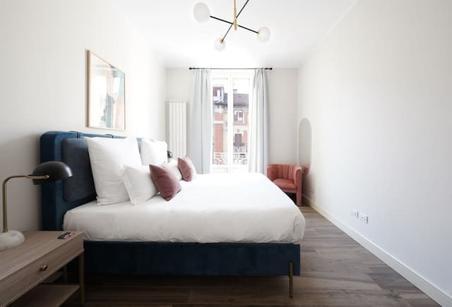 L 2 Bedroom Apartment, Balcony, Sofa Bed