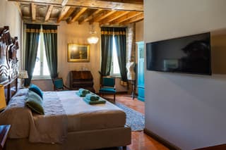Dante room