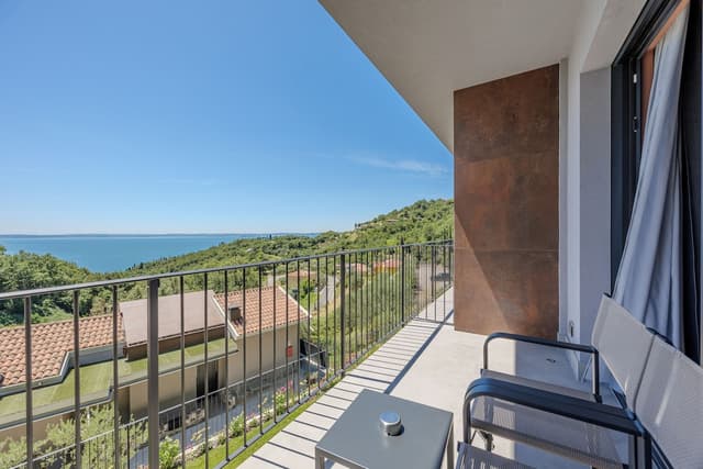 Premium Double or Twin Room, 1 King Bed, Lake View