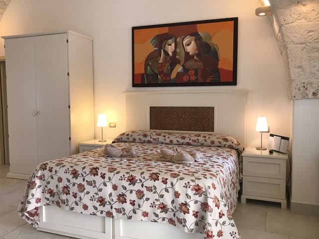 Royal Room, Pool View