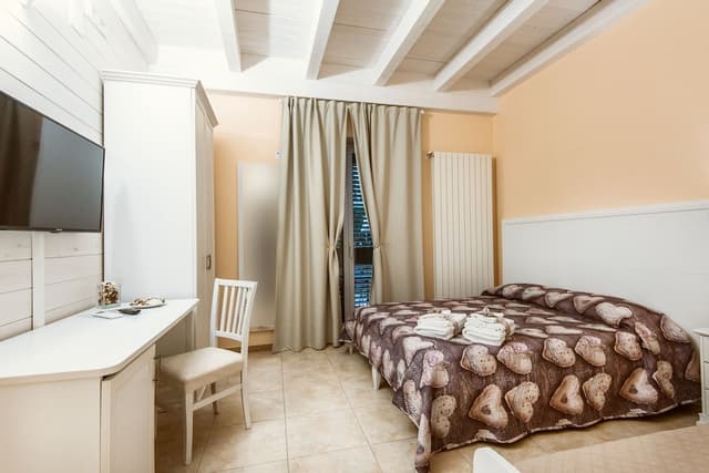 Business Room, Non Smoking, Private Bathroom