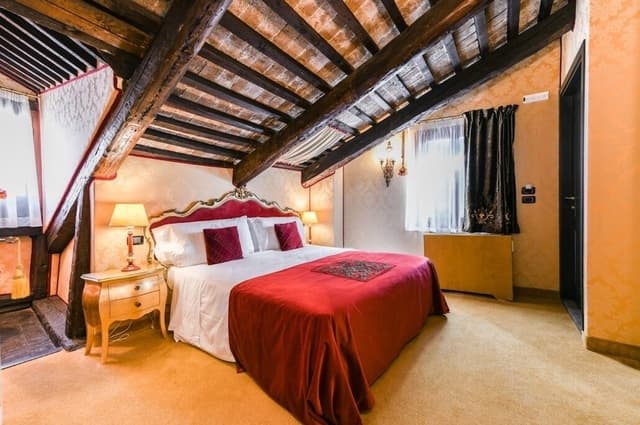 Double Room (Large)
