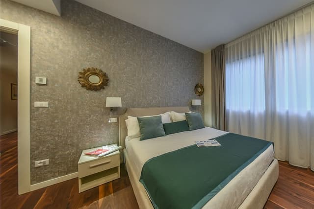 Club Room, 1 Queen Bed