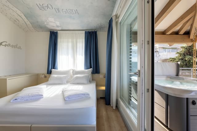 Superior Room, Lake View
