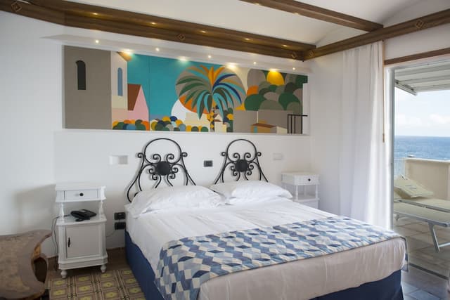 Suite, Sea View