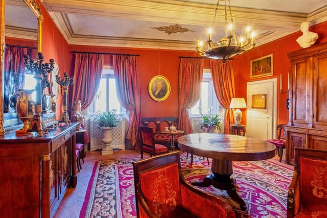 Deluxe Suite, Hill View (Rossa)