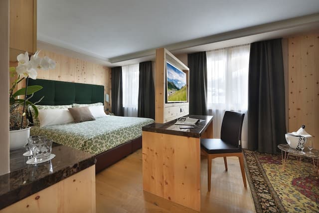 Deluxe Suite